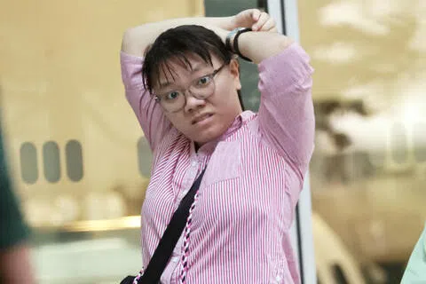 被告唐佩思星期五（8月21日）承认一项报假案的控状，被判坐牢四天。（海峡时报）