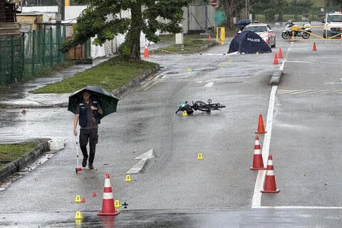 拖车疑在路口处撞倒骑脚踏车的妇女，再将她拖行70米。（曾美玲摄）