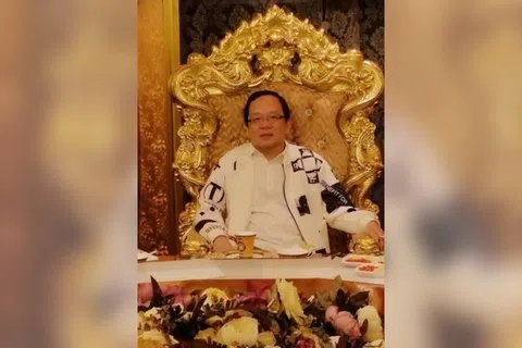 许耀元出席当地的豪华饭局。（取自脸书）