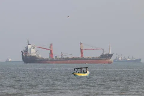 伊朗称改变打击油船战术 要让美国无法压低油价