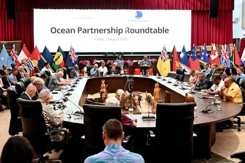 8月30日，太平洋岛国领导人在帕劳科罗尔出席海洋伙伴关系圆桌会议，为第55届太平洋岛国论坛领导人会议做准备。（法新社）