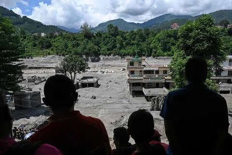 尼泊尔与中国西藏交界地区近日发生洪灾与泥石流，部分徒步路线受影响。受访业者指出，当地目前正值雨季，本就是旅游淡季，前往相关登山路线的新加坡旅客不多。（法新社）