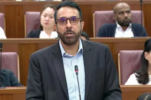 工人党秘书长毕丹星星期四（9月10日）在国会说，工人党不同意MR4级部长薪金参照基准的计算方式。（gov.sg视频截图）