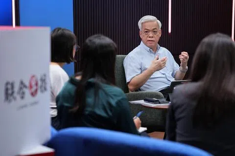 新报业媒体执行主席陈英杰上任前，接受集团旗下媒体联访。他强调，公司重视母语媒体，而母语媒体会继续在我国社会发挥重要作用。（龙国雄摄）