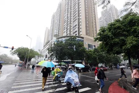 广州市现房销售政策出炉，8月28日后商品住房项目实行预售的，单体建筑应完成主体结构封顶。图为广州一处住宅小区。（档案照）