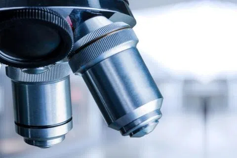 迄今，新加坡已有超60家生物制药厂，全球十大生物制药公司中，有八个已在新加坡设有一流生产设施或研发活动。（示意图／iStock）