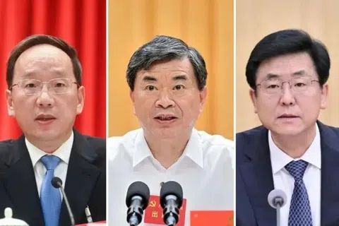 中国安徽、福建和河南三省“一把手”星期三（9月23日）集中调整。周祖翼（中）由福建转任河南省委书记，由此空缺的福建省委书记一职由赵龙（右）接任。中国工业和信息化部部长李乐成（左）任安徽省委书记。 （互联网）（互联网）