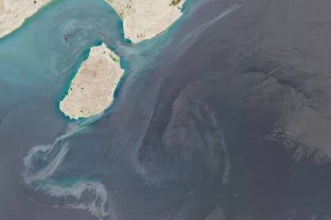 格什姆岛位于伊朗南部海岸外的霍尔木兹海峡北侧，是整个波斯湾中面积最大的岛屿。（路透社）