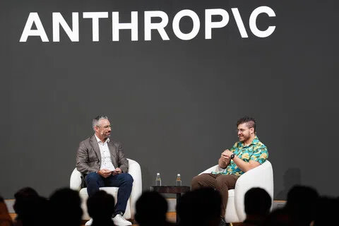 Anthropic联合创始人曼恩（右）指出，当公司训练一个新模型时，没人能真正清楚它究竟会具备哪些能力，或伴随着什么风险。因此，与新加坡以及世界各地的AI安全研究机构合作至关重要。左为Anthropic亚细安区总经理芬利。（Anthropic提供）