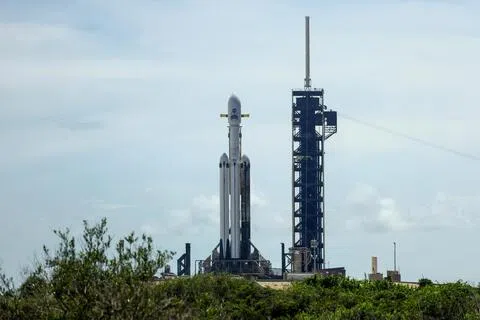 8月29日，SpaceX“猎鹰重型”火箭将在美国佛罗里达州肯尼迪航天中心发射，把NASA的南希·格雷斯·罗曼太空望远镜送入太空，执行宇宙观测任务。（路透社）