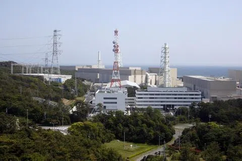 NHK星期五报道，中部电力公司正准备撤回重启滨冈核电站反应堆的申请。报道发布后，公司股价一度下跌4.2%。（彭博社）
