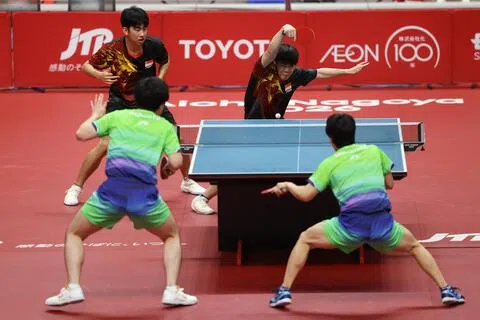 冯耀恩（上排左）和郭勇（上排右）奋战三局，不敌张本智和（左下）和篠塚大登（右下）。（关俊威摄）