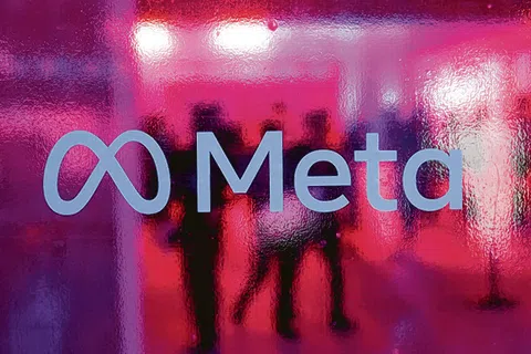 社交媒体巨头Meta与美国多州就青少年隐私和消费者保护案达成和解，同意向各州支付总额高达180亿美元的和解金，以及对青少年用户施加一系列社媒使用限制，包括每天不能使用超过两小时。（路透社）