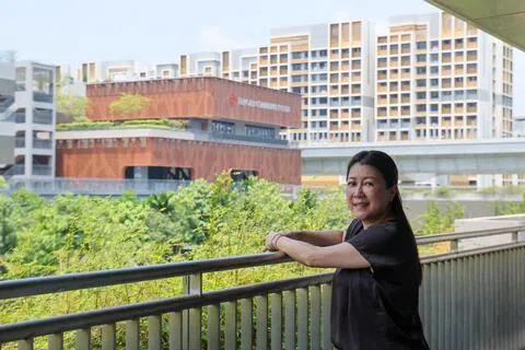 在基层服务多年的陈恬芬，过去五年来参与登加民众俱乐部建设及登加新镇规划，见证这个西部市镇从一片荒地逐渐发展成居民陆续迁入的社区，让她很有成就感。（张俊杰摄）