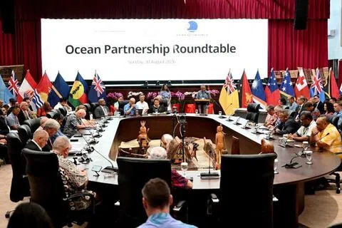 8月30日，太平洋岛国论坛领导人会议召开前，太平洋岛国领导人在帕劳科罗尔出席海洋伙伴关系圆桌会议。（法新社）