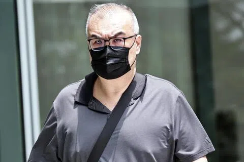 被告冯泉华教唆儿子逃税，星期一（9月7日）被判坐牢14个月，以及缴付约142万6808元的罚金。（海峡时报）