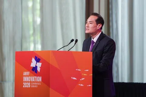 数码发展及新闻部兼保健卫生部高级政务部长陈杰豪，在新加坡圣淘沙莱佛士酒店举行的亚洲愿景论坛创新峰会上发表主题演讲，阐述新加坡的人工智能策略。（吴先邦摄）