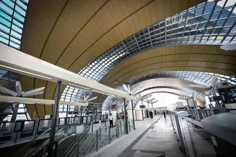 全长约四公里的新柔地铁连接我国兀兰北站和马来西亚武吉查卡站（Bukit Chagar），跨越柔佛海峡，车程仅约五分钟，每小时单向可承载1万人。项目官方脸书账号上传许多照片，显示武吉查卡站已建成。（取自脸书）