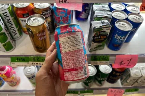 K-Market获国家环境局批准，可延长清货宽限期。截至9月29日，它仍有3674个不合退费规格的饮料瓶罐。（陈渊庄摄）