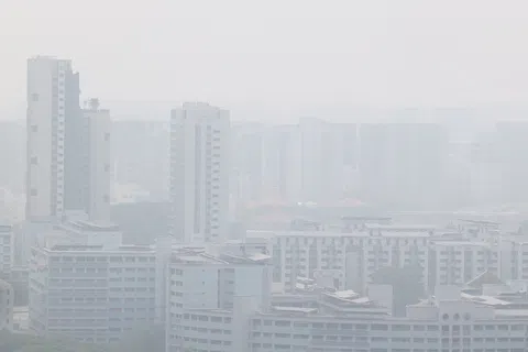 CMG20260929-WooFL03 /Update of haze conditions ［Toa Payoh central, look toward Balestier and Thomson areas] - 24 hr PSI across Singapore 108 to 166(pictures taken between 11am to 12pm)（SPH Media Limited）