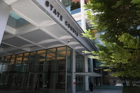被告的代表律师在求情书中指出，被告原本是要管教孩子，并非有意伤害她们，但承认自己的行为过激。律师说，被告当时面对工作变动、育儿压力和经济困难等问题，情绪低落，并于2025年9月被诊断患有重郁症。（档案照片）