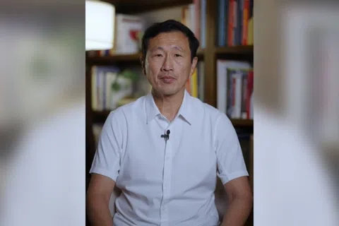 配合世界精神卫生日，社会政策统筹部长兼保健卫生部长王乙康星期六在社交媒体发布视频，指有越来越多人愿意主动求助，但社会大众对心理健康问题的偏见与歧视，仍是必须克服的一大障碍。（保健卫生部提供）