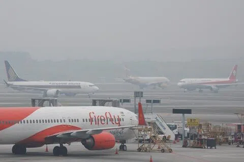 早前，由于印尼林火引发烟霾，飞萤航空公司采取“预防性措施”，暂时取消往来梳邦苏丹阿都阿兹沙机场与新加坡实里达机场的航班。（路透社）
