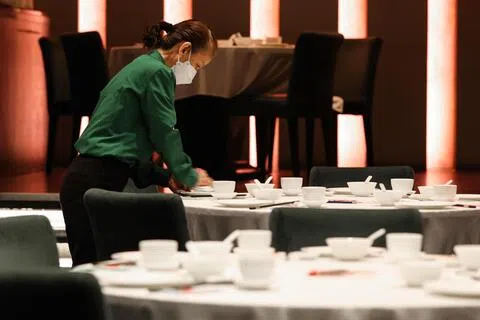 四家在星期二（6日）关闭的分店，三家是位于白沙浮商业城（Bugis Junction）、大巴窑和katong i12的翡翠拉面小笼包，一家是位于榜鹅绿洲台（Punggol Oasis Terrace）的翡翠点（Crystal Jade Go）。（商业时报）