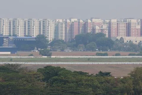 截至晚上10时，全国24小时空气污染指数（PSI）介于65至81，属于适中水平；一小时PM2.5悬浮颗粒浓度介于每立方米31至64微克，处于正常水平。（林明顺摄）