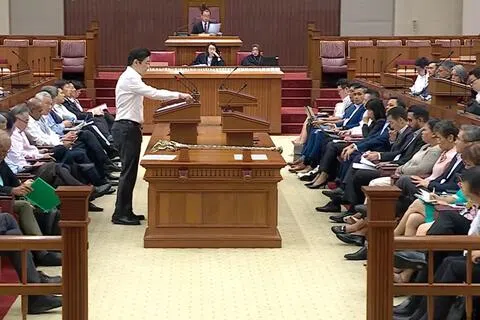 新加坡政治薪金15年来首次调高 黄总理捐出未来五年加薪所得