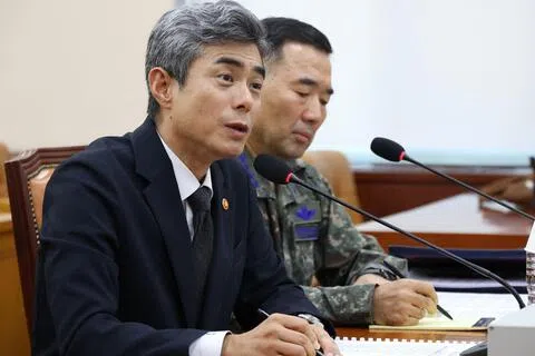 9月29日，韩国国防部长姜信哲在国会答询时，明确表示在西部前线非军事区爆炸现场发现的地雷是人为埋设的。（法新社）