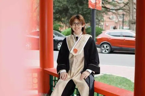张敬鹏毕业于南洋理工大学生物医学和中医学双学位课程，最后两年课程负笈北京中医药大学，让他更深入掌握中医学知识。（受访者提供）