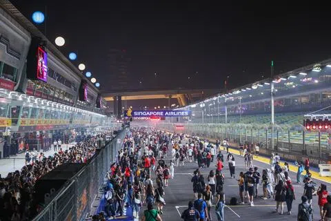 去年F1赛事共吸引30多万海内外赛车迷到现场，今年的观赛人数料也在此上下。新加坡旅游局受询时说，各新加坡政府部门会与新加坡赛车公司密切合作，以保障所有参与者的健康与安全，并确保赛事和娱乐活动顺利展开。（白艳琳摄）