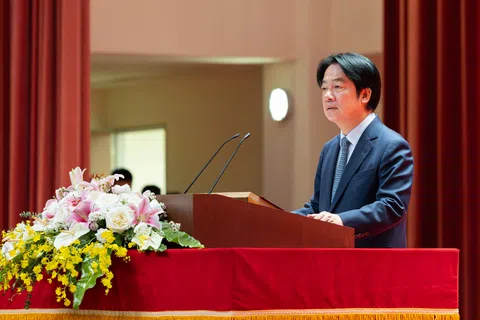 台湾总统赖清德星期一（9月7日）在国防大学主持台军军官深造教育2027年班开训典礼致辞时说，当前国际形势瞬息万变，为应对未来的挑战，台湾军队必须强化人工智能与不对称作战的能力。（台湾总统府官网）