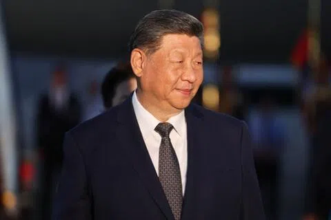 中国国家主席习近平当地时间星期二（9月1日）晚间抵达埃及开罗国际机场，这是习近平时隔10年再次对埃及进行国事访问。（法新社）