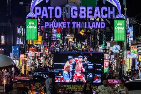泰国每年吸引大量外国游客，尤其是中国游客。中国驻泰国大使馆日前发布旅游安全预警，提醒赴泰国旅游的中国公民提高安全防范意识。泰国政府回应强调高度重视游客安全。（彭博社）