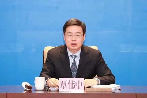 中国官方披露，本周初宣布因工作岗位变动而辞去深圳市市长的覃伟中，目前已履新广东省人大常委会领导。（互联网）