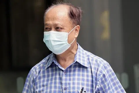 被告陈朝勇在工业区大楼单位放火烧货物，结果引发火患，事后还多次撒谎，星期二（8月4日）被判入狱七个月。（海峡时报）