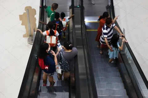 九成家长意识到孩子花很长时间在补习和增益班，但基于同辈压力，七成仍有意为孩子的补习和增益班投入更多钱。（档案照片）
