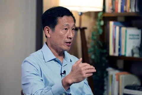 社会政策统筹部长兼保健卫生部长王乙康本周启程前往美国纽约出席联合国大会前，接受本地媒体专访，分享对疫情防备和应对的看法。（梁麒麟摄）