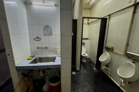 本地咖啡店公厕的清洁程度经常引人诟病。（龙国雄摄）