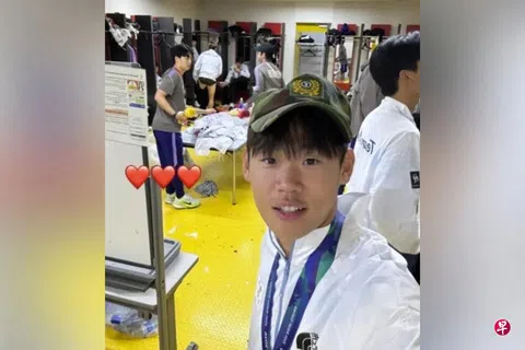 韩国U23国脚朴昇洙赛后佩戴象征退伍的军帽拍照，引发韩国各界的强烈批评，他过后发文道歉。（取自互联网）