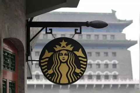 星巴克中国称，网传“星巴克纸杯吸管或由蜜雪冰城代工”“更换咖啡豆供应商”等信息严重失实。（互联网）