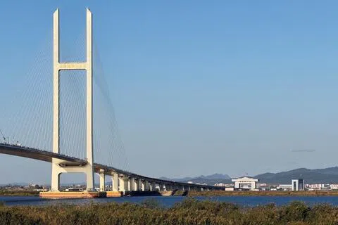 新鸭绿江大桥建成12年终于通车 中朝或就经济分歧达成妥协