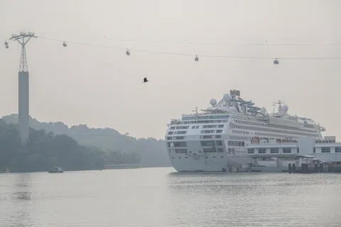 截至星期一清早6时，24小时空气污染指数（PSI）介于92至139点，其中四个地区的PSI仍处于不健康水平。图摄于星期天傍晚。（陈斌勤摄）