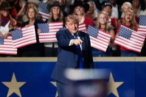 共和党全国中期选举大会9月9日在得克萨斯州达拉斯举行。特朗普当晚在演讲中承诺，若共和党保住国会两院，将向每名美国成年公民发放5000美元（约6400新元）“红利”。（路透社）