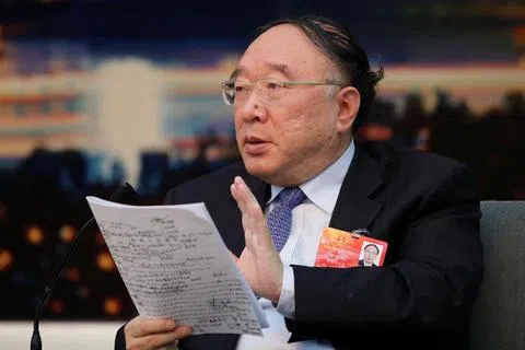 2013年3月6日，时任重庆市长黄奇帆在中国两会期间，于北京人民大会堂举行的重庆代表团会议上发言。（路透社档案照）