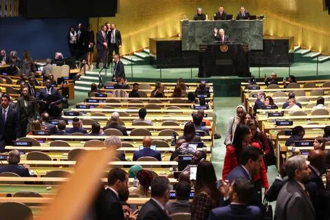 9月24日，以色列总理内坦亚胡在联合国大会发表讲话时，部分与会者及代表团成员离席。（法新社）