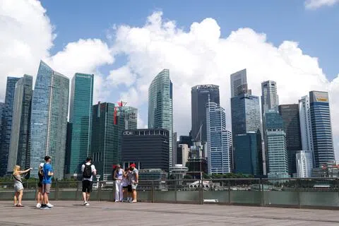贸工部大幅调高今年经济增长预测到4.5%至5.5%