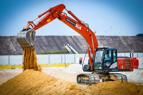 裕廊集团首测无人重型建筑机械 最快后年启用缓解人力提升安全